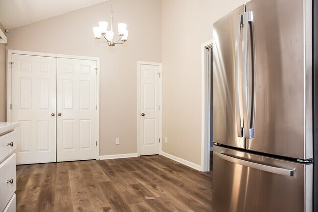 Foto del edificio - 2214 Pleasant Dale Dr