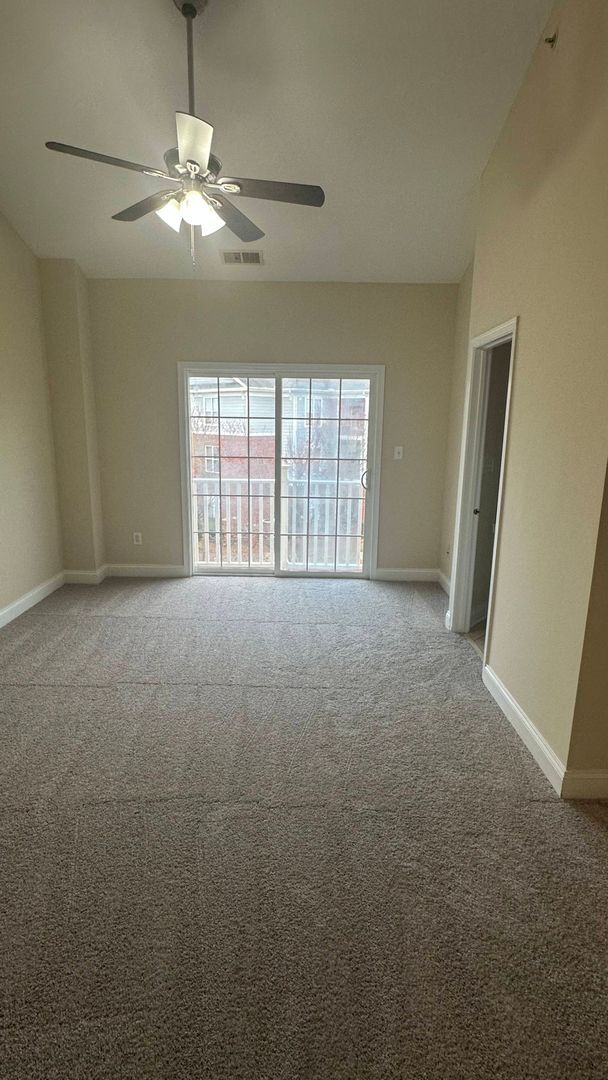 Building Photo - Granite Countertops! Storage! Two-car gara...