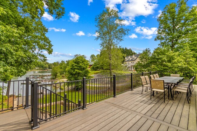Building Photo - 7228 Lynbrook Cir