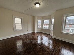 Building Photo - 836 W Washington St