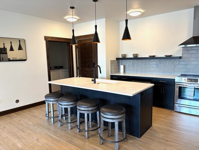 Building Photo - 510 Nucleus Ave