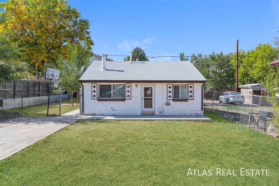 Primary Photo - 235 S Meade St