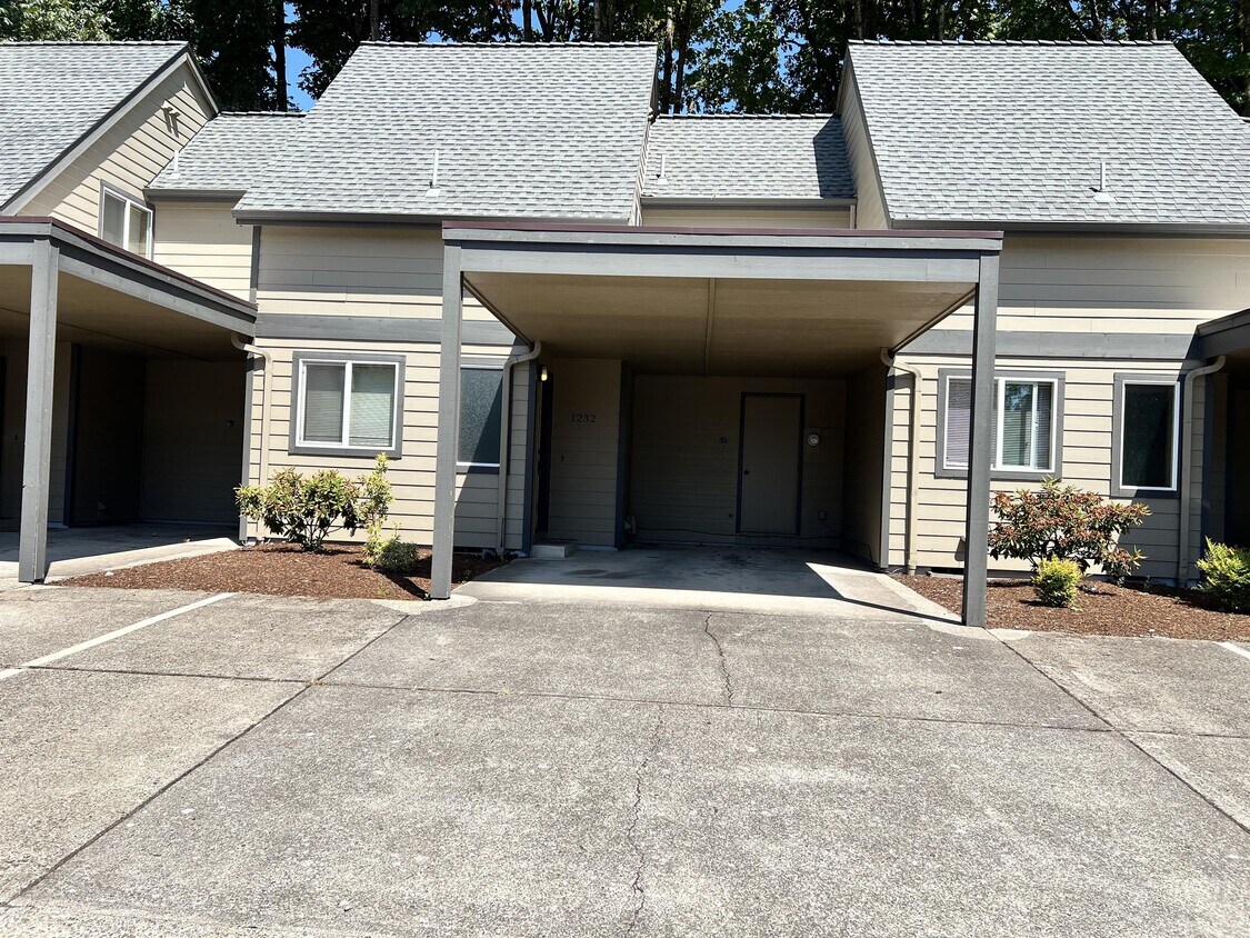 Primary Photo - 1232 SW Maple Tree Ct