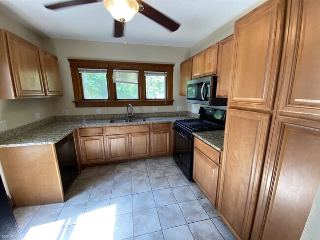 Building Photo - 7 br, 3 bath House - 1212 E University Ave