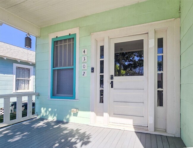 Foto del edificio - 4302 Avenue Q