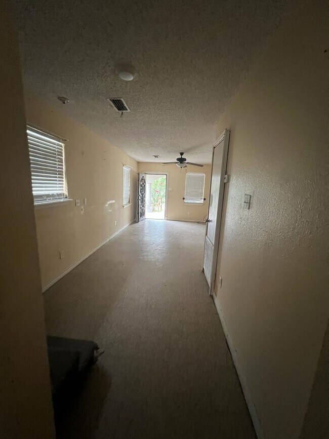 Building Photo - 136 Pamplona Loop