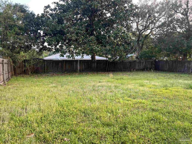 Foto del edificio - 3219 Maplewood Dr