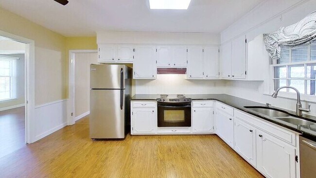 Building Photo - 806 Belmorrow Dr