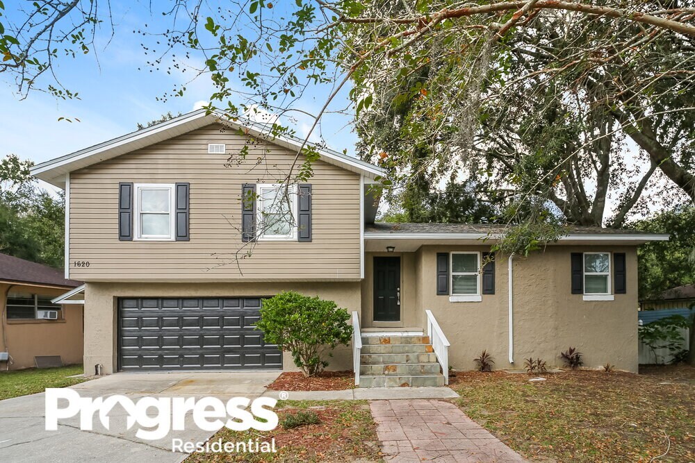 Foto principal - 1620 Oak Ridge Dr W