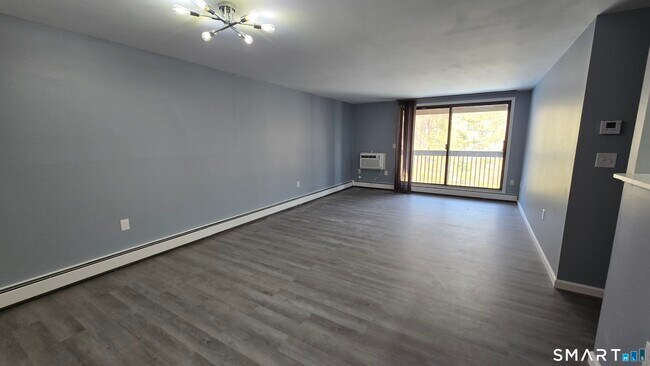Foto del edificio - 2211 Cromwell Hills Dr