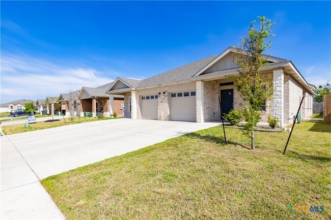Building Photo - 3509 Abraham Dr