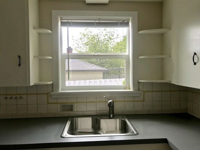 Building Photo - Beautiful Home In Prime Location Bordering...