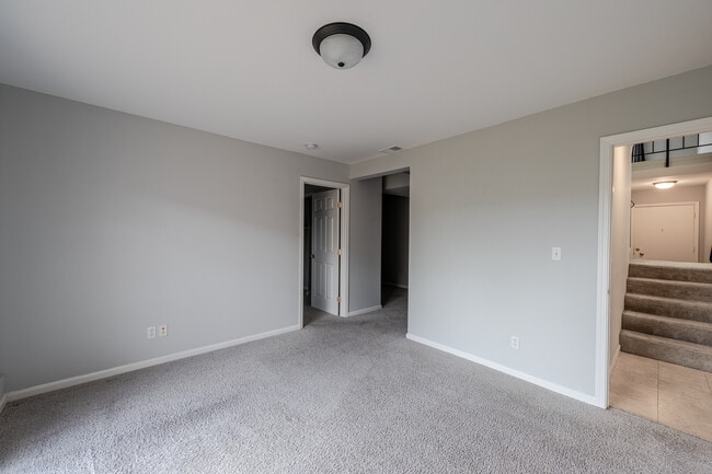 Building Photo - 215 Lausanne Ave