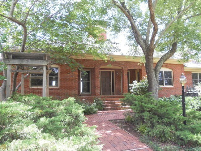 Building Photo - 2385 White Rd NE
