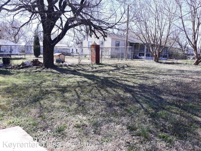 Building Photo - 3 br, 1 bath House - 2410 North Urbana Avenue