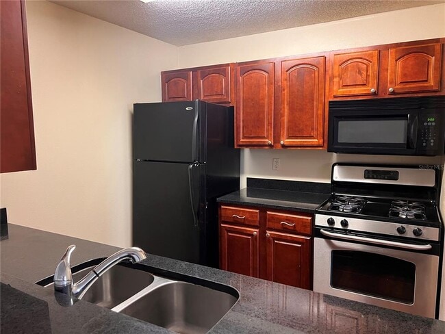 Building Photo - 2031 Dixie Belle Dr