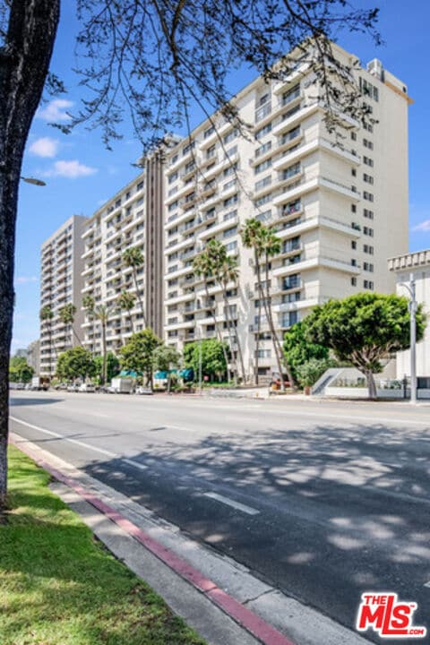 Building Photo - 10535 Wilshire Blvd