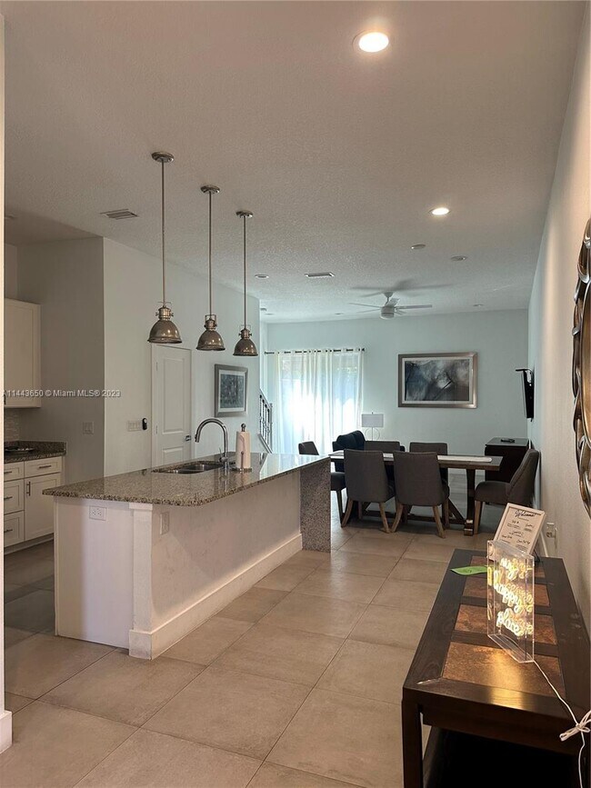 Foto del edificio - 7544 Sunville Ave
