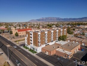 Building Photo - Cresta North Valley