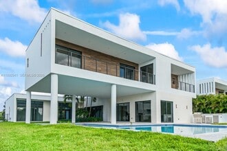 Building Photo - 16680 Botaniko Dr N