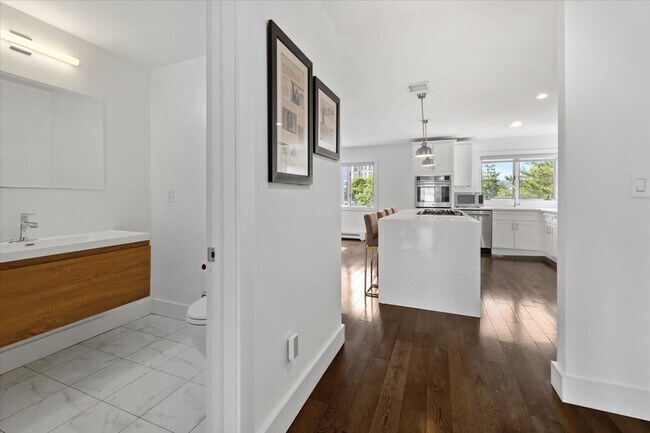 Building Photo - 4D Cove Ln N
