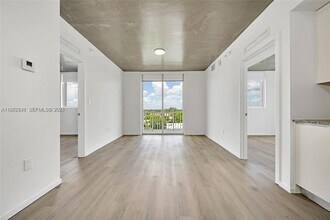 Building Photo - 475 NE 125th St