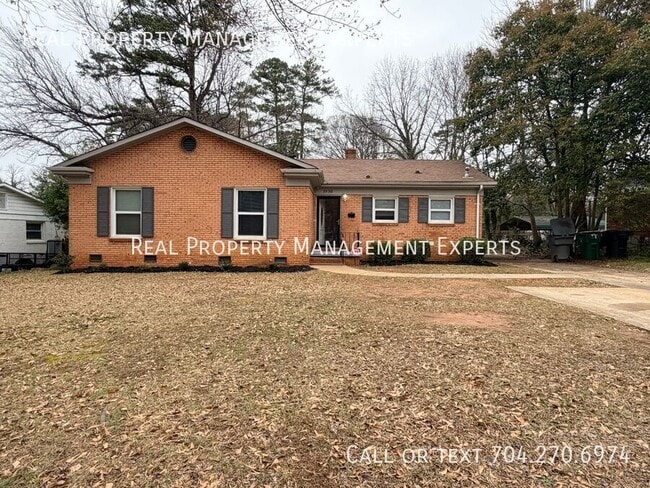 Photo - 3930 Carlyle Dr House