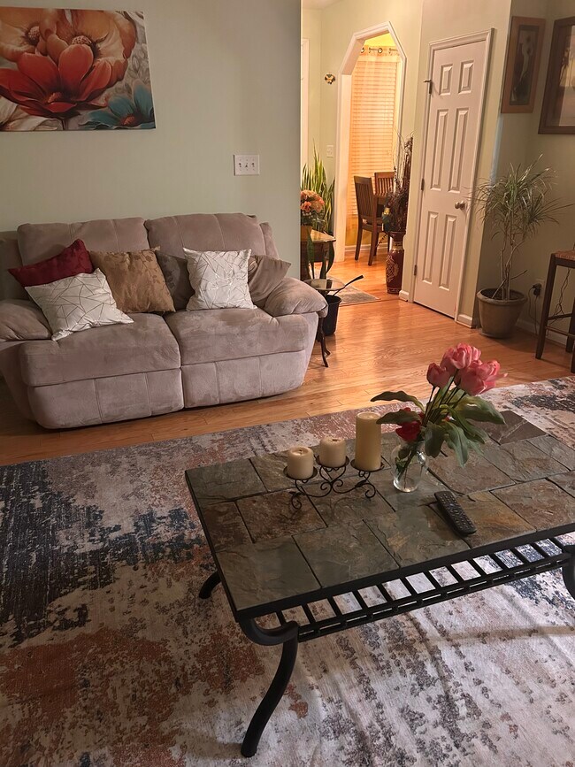 Foto del edificio - 8139 Willowglen Dr