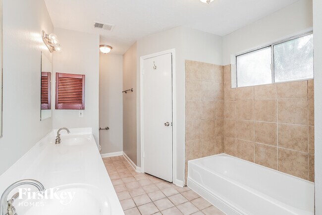 Building Photo - 15335 Pebble Lake Dr