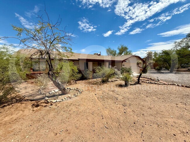 Building Photo - 4832 N Avenida Largo