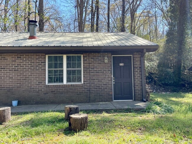 Building Photo - 2 bedroom 1 bath duplex is located off Whitehead Rd!