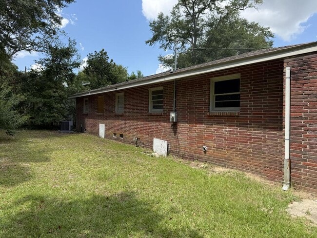 Building Photo - 1210 Judson St