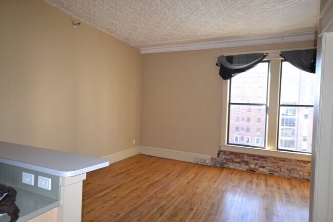 Building Photo - 1 Oakes St SW