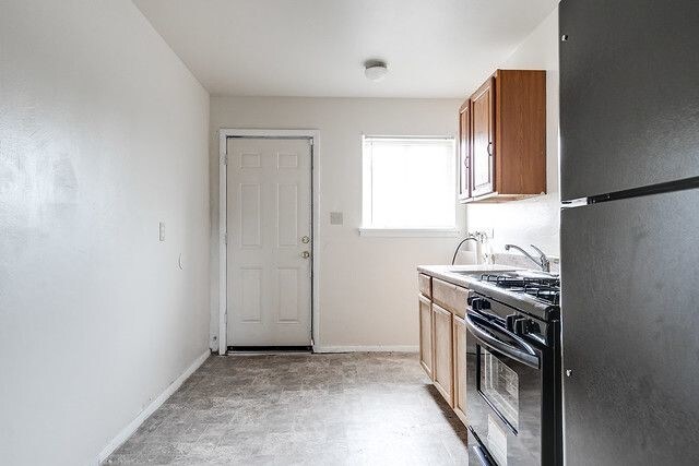 Building Photo - Awesome 2 bedroom 1 bath  Available Now