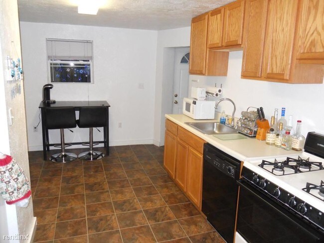 Building Photo - 4 br, 1.5 bath House - 65 S 28th St