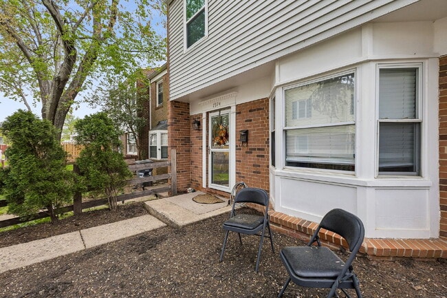 Building Photo - Beautifully remodeled two-level townhouse located in the desirable Irongate Community,
