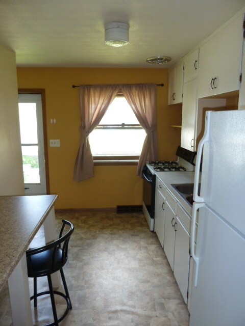 Kitchen - 818 E Bloomington St