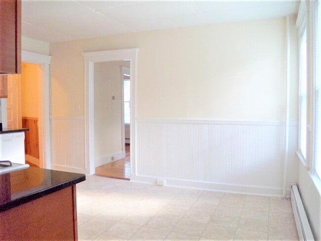 Building Photo - 40 Linden Ave
