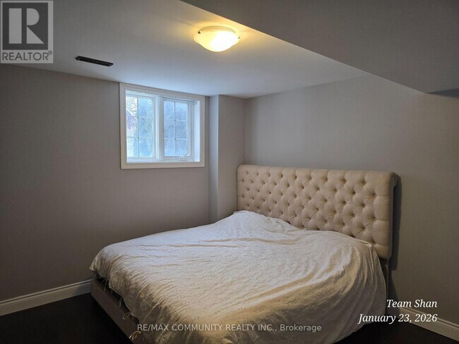 Building Photo - 28 Searell Ave