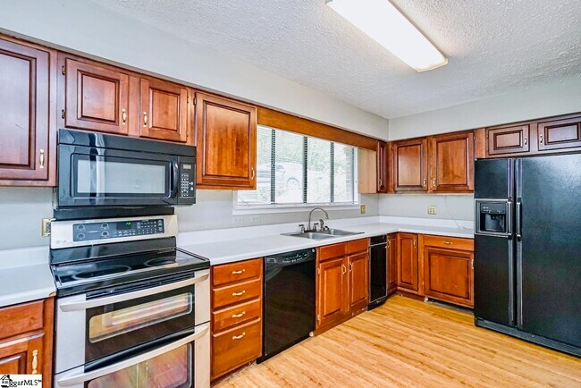 Building Photo - 70 Briarview Cir