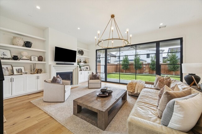 Building Photo - 1315 Gardenia Dr