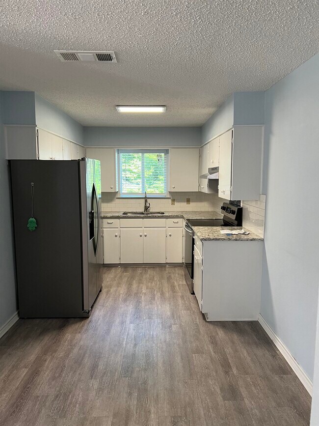 Foto del edificio - 1749 Bluebonnet Ln