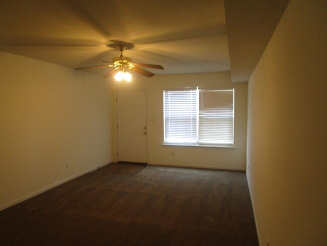 Building Photo - 2430 Harbor Park Dr