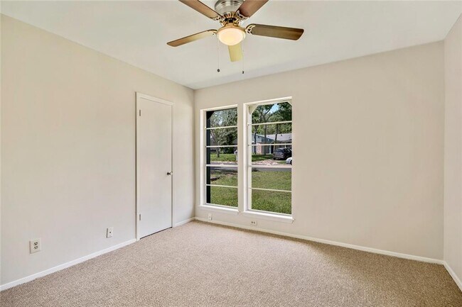 Building Photo - 6101 Greentree Ln