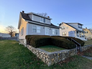 Building Photo - 12 Clark Ln