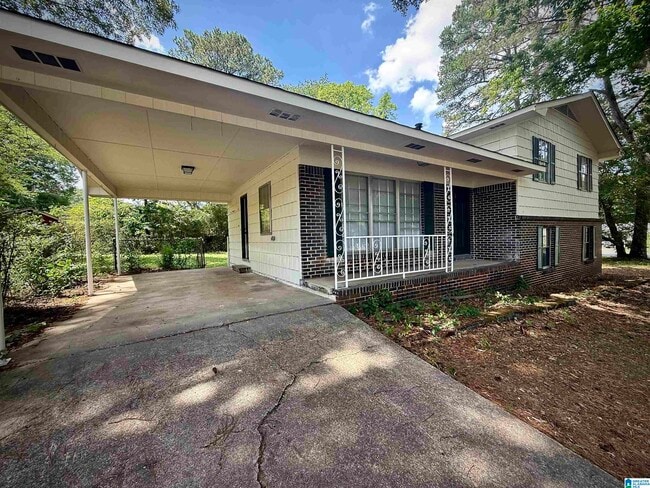Building Photo - 2800 Emerald Ave