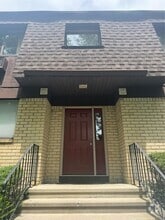Building Photo - 1608 Cherry Hill Dr