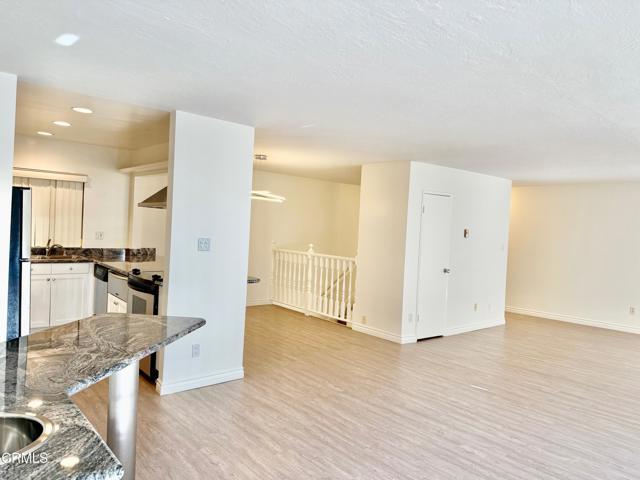 Foto del edificio - 18147 Coastline Dr