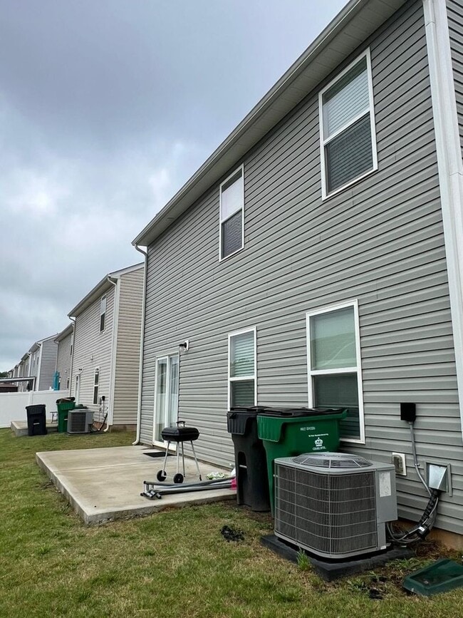 Building Photo - 8128 Derby Wood Ln