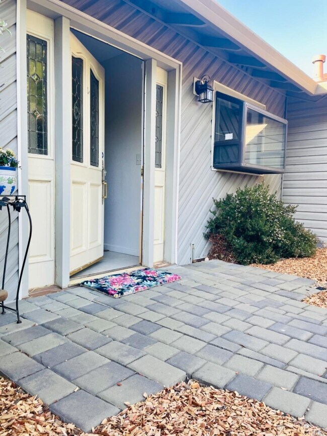 Foto del edificio - 18 Ruben Ct